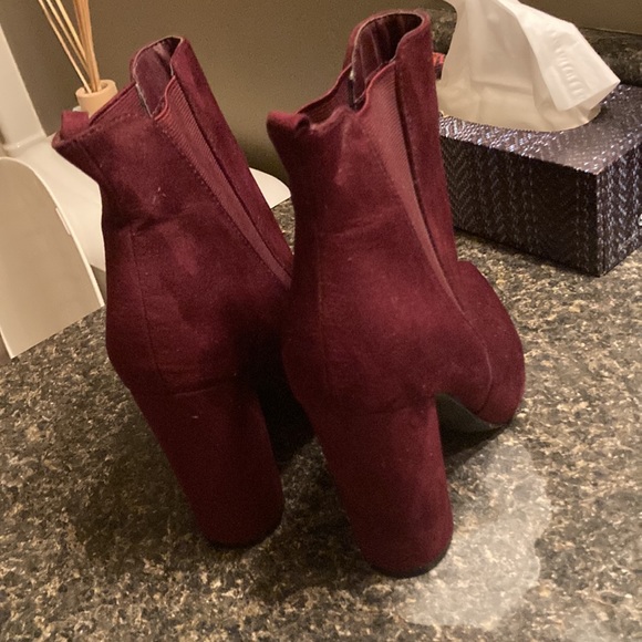 $8 ADD ON Charlotte Russe Faux Suede Heeled Ankle Booties Maroon - Picture 5 of 11